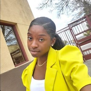 Meet your Posher, Angelique